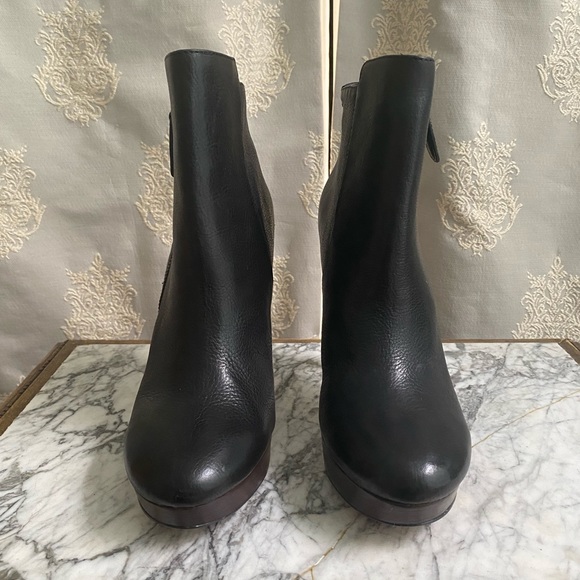 Coach Black Leather Ankle Boots. Like New/Never Worn/Excellent Condition. 8.5 - Picture 9 of 16